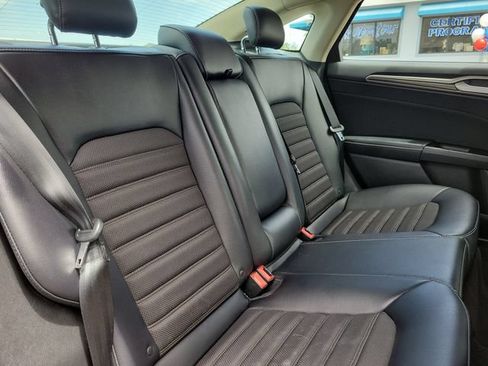 Used 2017 Ford Fusion SE w/ Equipment Group 201A AWD/4WD image 17