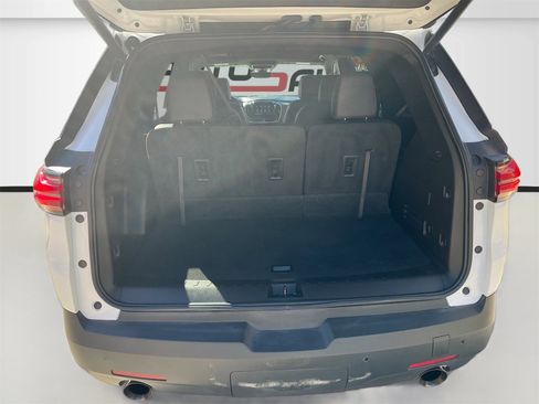 Used 2022 Chevrolet Traverse RS image 27