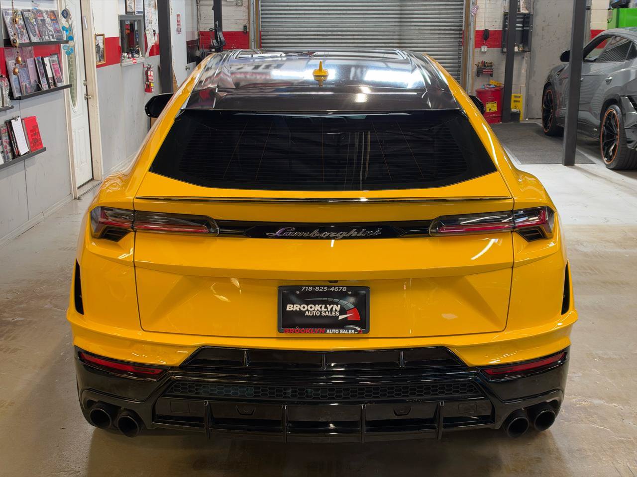 Used 2024 Lamborghini Urus S AWD/4WD image 9