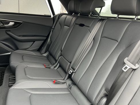 Used 2025 Audi Q8 Premium Plus image 34