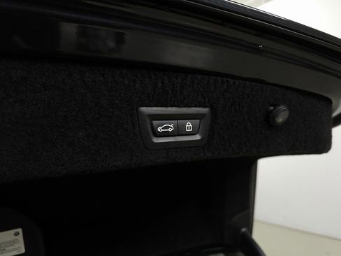 Used 2020 BMW 750i xDrive image 11