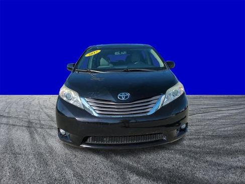 Used 2017 Toyota Sienna XLE FWD image 9