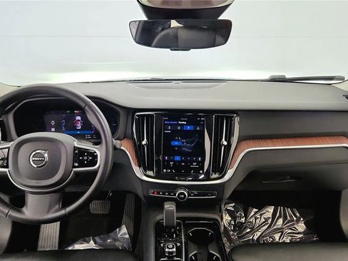 Used 2023 Volvo S60 T8 Plus image 35