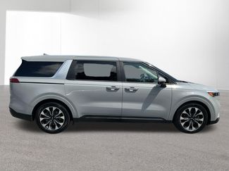Used 2024 Kia Carnival EX FWD video 2
