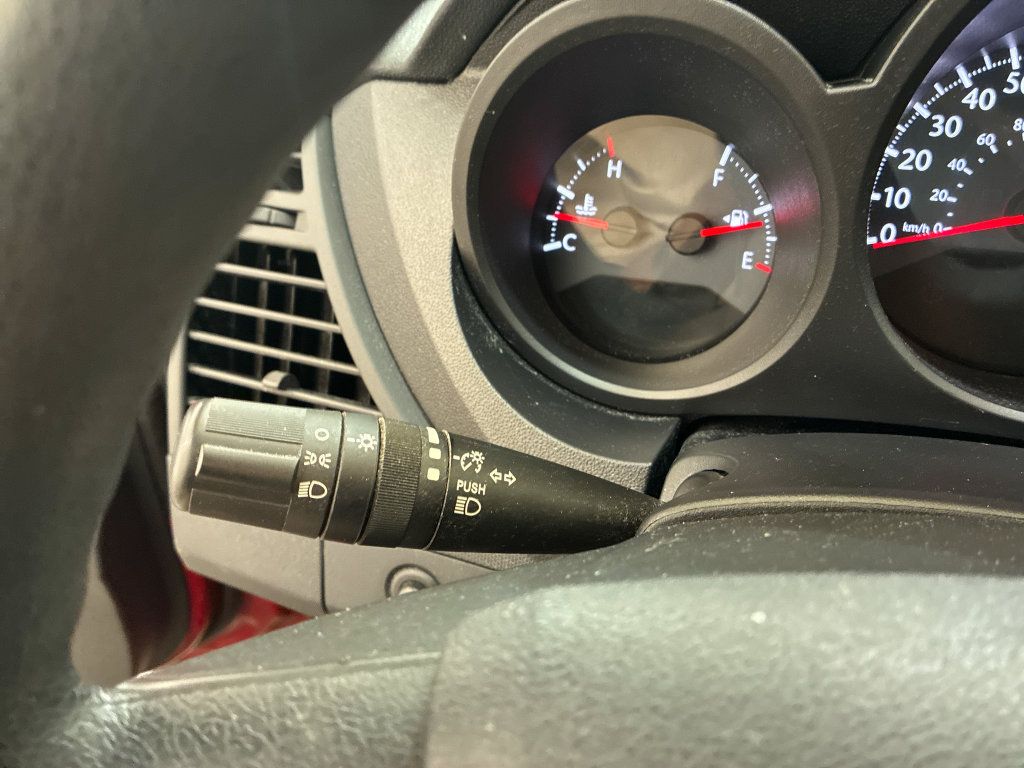 Used 2010 Chrysler Sebring Touring FWD image 21