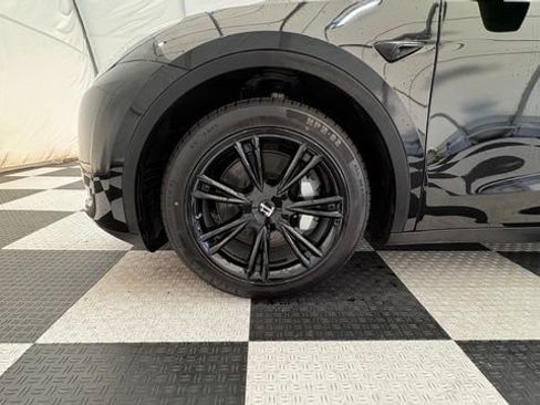Used 2024 Tesla Model Y Long Range AWD/4WD image 10