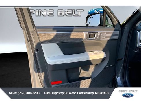 Used 2025 Hyundai Santa Fe Calligraphy AWD/4WD image 17