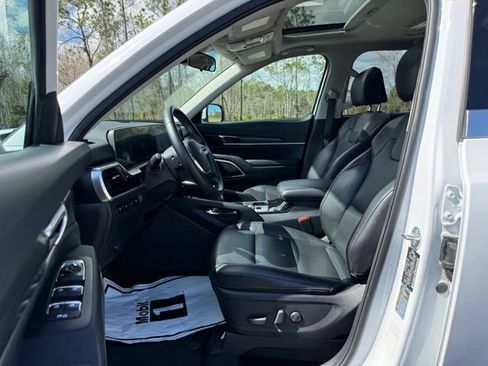 Used 2025 Kia Telluride S image 4