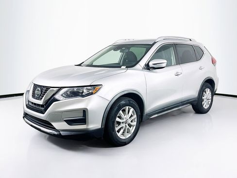Used 2019 Nissan Rogue SV image 3
