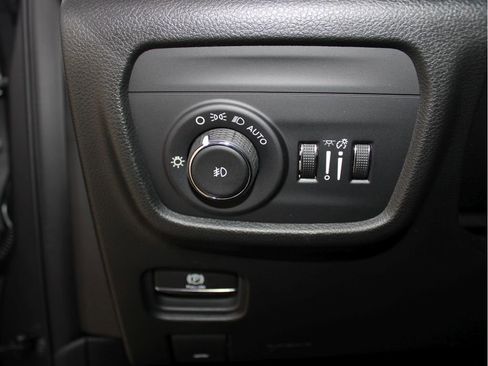 New 2025 Jeep Grand Cherokee Limited w/ Luxury Tech Group II image 13