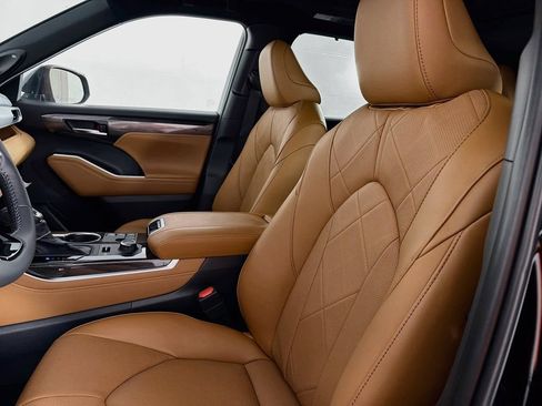 New 2026 Toyota Highlander Platinum AWD/4WD image 32