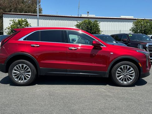 Used 2024 Cadillac XT4 Premium Luxury image 3