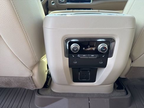 Used 2024 GMC Yukon Denali AWD/4WD image 15