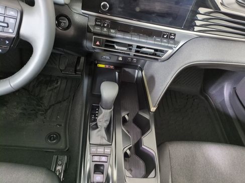 Used 2025 Toyota Camry LE w/ Convenience Package image 25