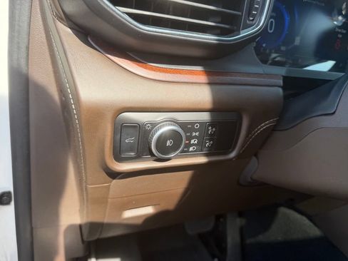 Used 2024 Ford Explorer King Ranch w/ Technology Package AWD/4WD image 14