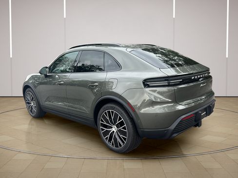 New 2026 Porsche Macan 4 Electric AWD/4WD image 3