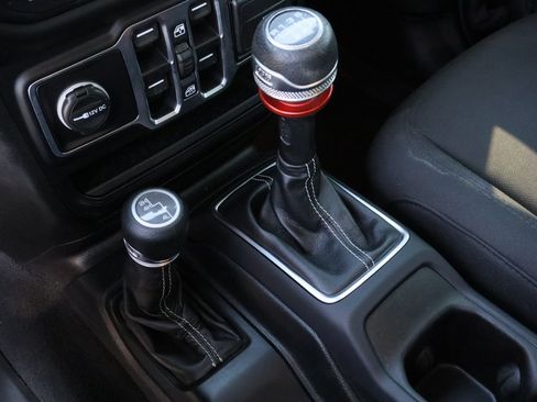 Used 2020 Jeep Wrangler Unlimited Sahara AWD/4WD image 19