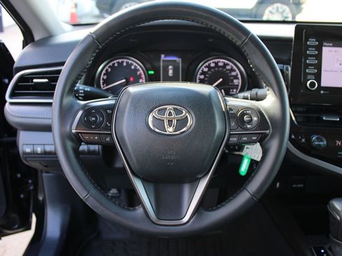 Used 2024 Toyota Camry SE image 12