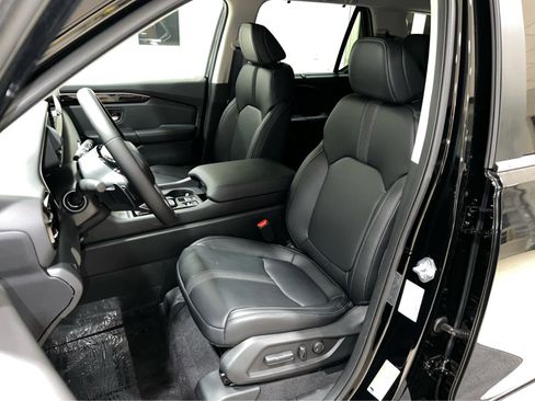 New 2025 Honda Pilot EX-L image 17