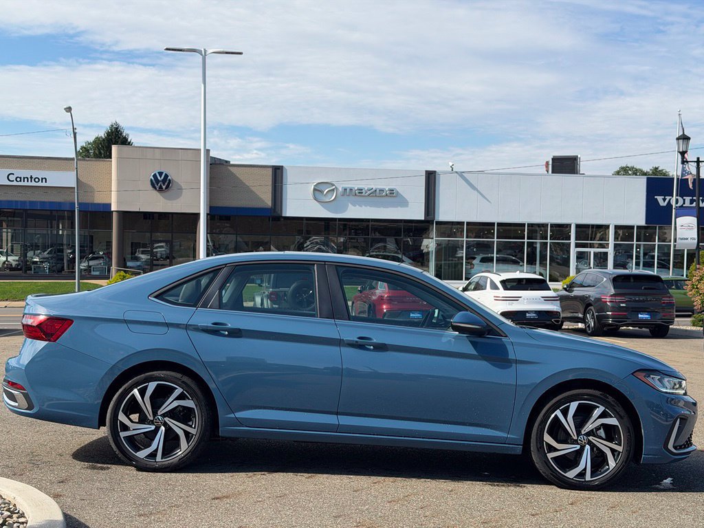 Used 2025 Volkswagen Jetta SEL FWD image 6