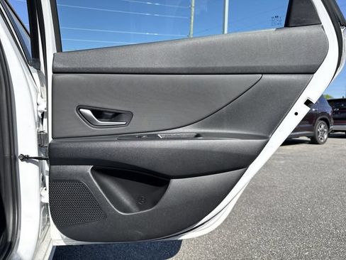 Used 2025 Hyundai Elantra SEL FWD image 16