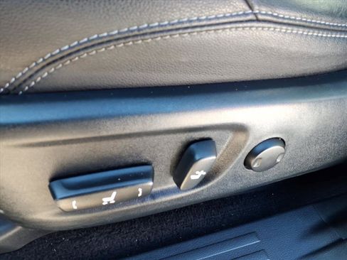 Used 2018 Toyota 4Runner SR5 Premium image 17