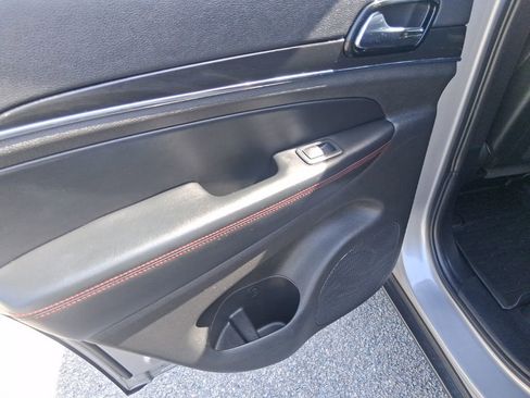 Used 2020 Jeep Grand Cherokee Trailhawk AWD/4WD image 14