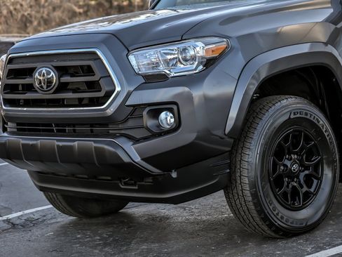 Used 2021 Toyota Tacoma SR5 image 2