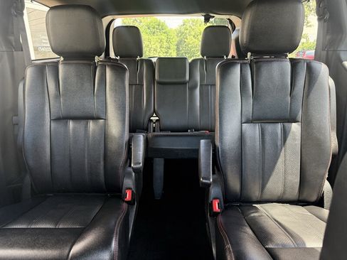 Used 2017 Dodge Grand Caravan GT FWD image 28