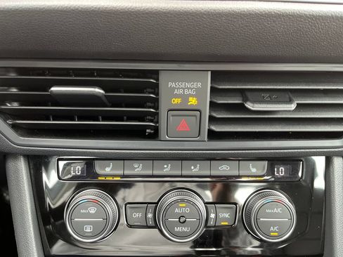 Used 2024 Volkswagen Jetta SE FWD image 25
