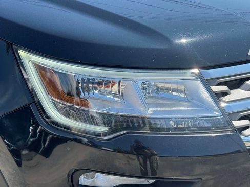Used 2018 Ford Explorer XLT w/ Equipment Group 202A AWD/4WD image 8