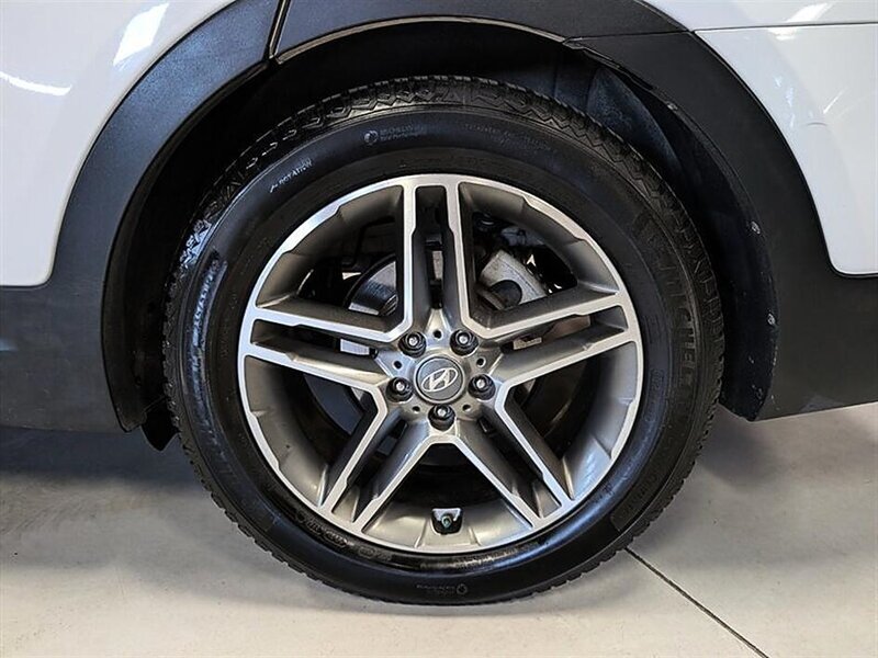 Used 2017 Hyundai Santa Fe FWD image 14