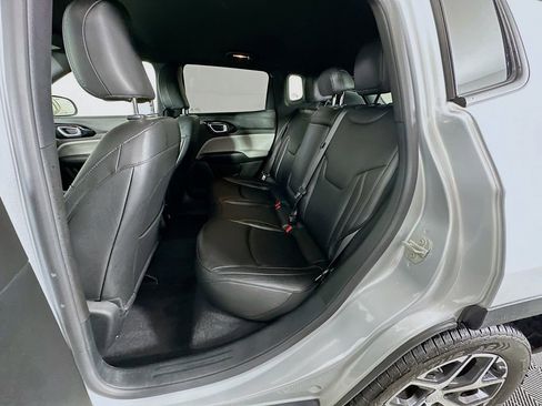 Certified 2024 Jeep Compass Limited image 34