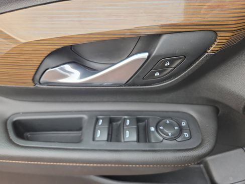 Used 2020 GMC Terrain SLE image 28