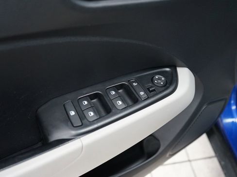 Used 2020 Hyundai Venue SEL image 21