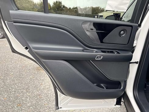 New 2026 Lincoln Aviator AWD image 14