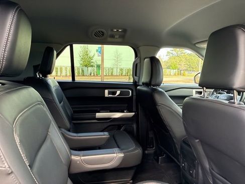 Used 2022 Ford Explorer XLT w/ Equipment Group 202A image 25