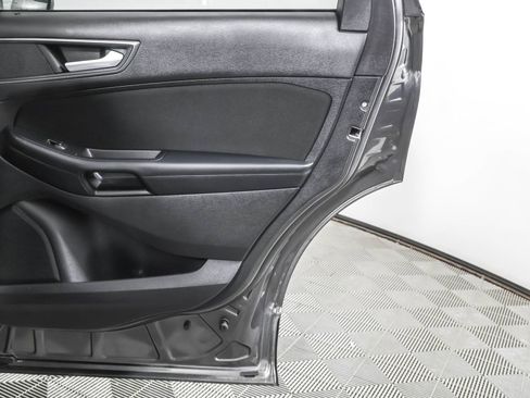 Used 2018 Ford Edge SE image 40