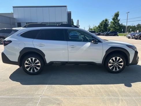 Used 2025 Subaru Outback Limited w/ Popular Package #2 AWD/4WD image 3