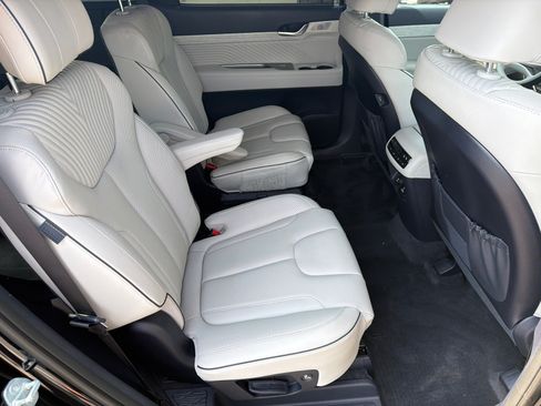 Certified 2025 Hyundai Palisade Calligraphy FWD image 15