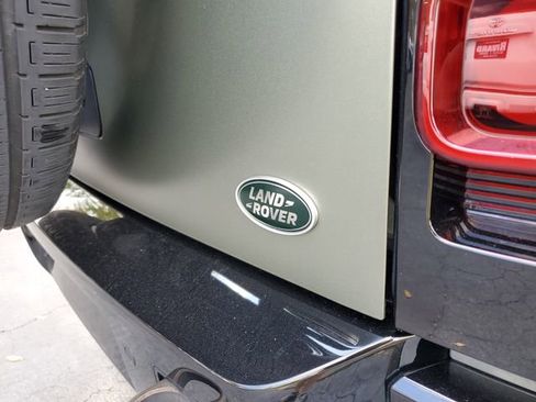 Used 2023 Land Rover Defender 110 X-Dynamic SE image 6