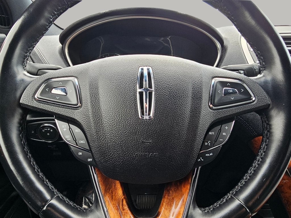 Used 2017 Lincoln MKX Select w/ Select Plus Package AWD/4WD image 3
