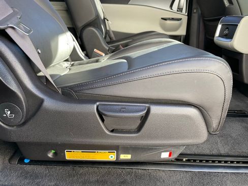 Used 2023 Kia Carnival LX image 35