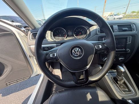 Used 2017 Volkswagen Jetta SE FWD image 16