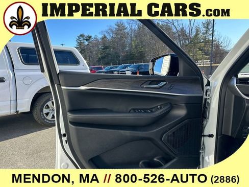 New 2025 Jeep Grand Cherokee Limited w/ Black Appearance Package AWD/4WD image 22