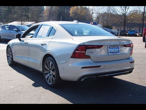 Used 2022 Volvo S60 B5 Inscription w/ Advanced Package image 3