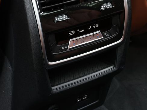 Used 2023 BMW X7 xDrive40i w/ M Sport Package AWD/4WD image 27