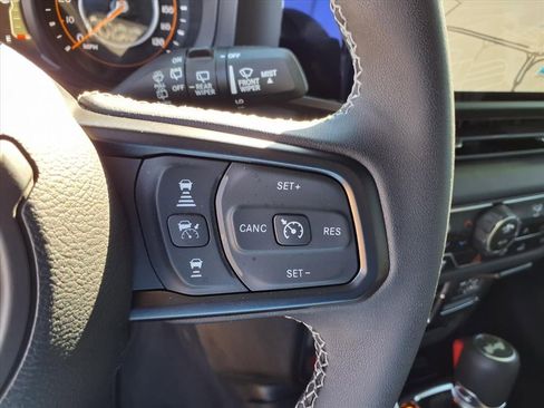 Certified 2025 Jeep Wrangler Unlimited Rubicon image 16