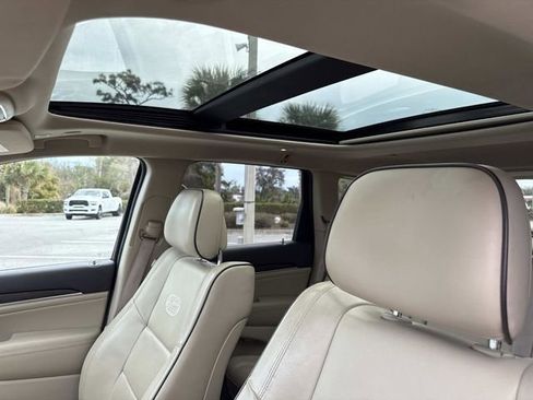 Used 2018 Jeep Grand Cherokee Overland image 23