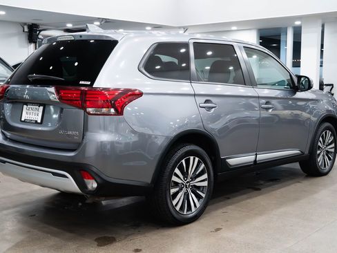 Used 2019 Mitsubishi Outlander SE image 4